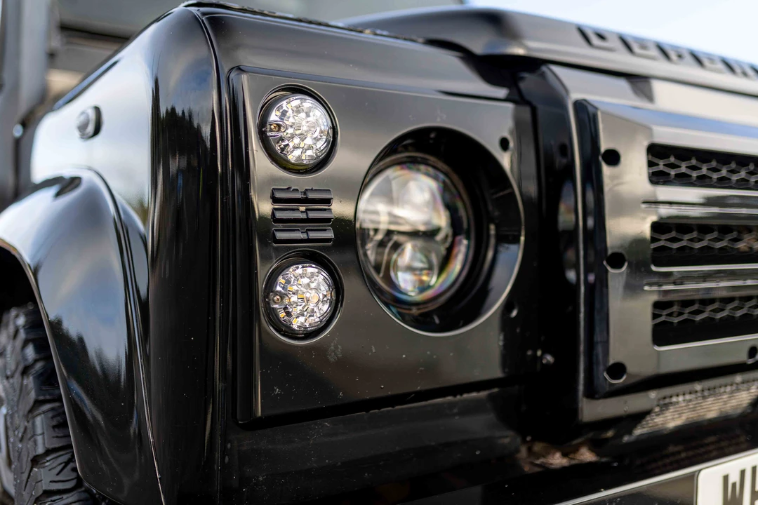 2015 Land Rover Defender 110 - Image 26 of 31
