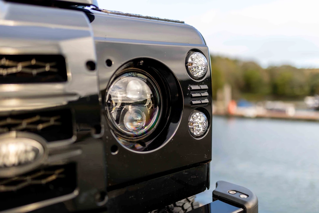 2015 Land Rover Defender 110 - Image 30 of 31