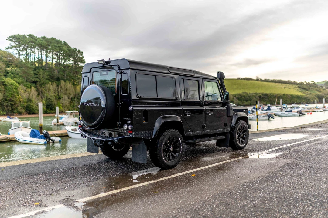 2015 Land Rover Defender 110 - Image 16 of 31