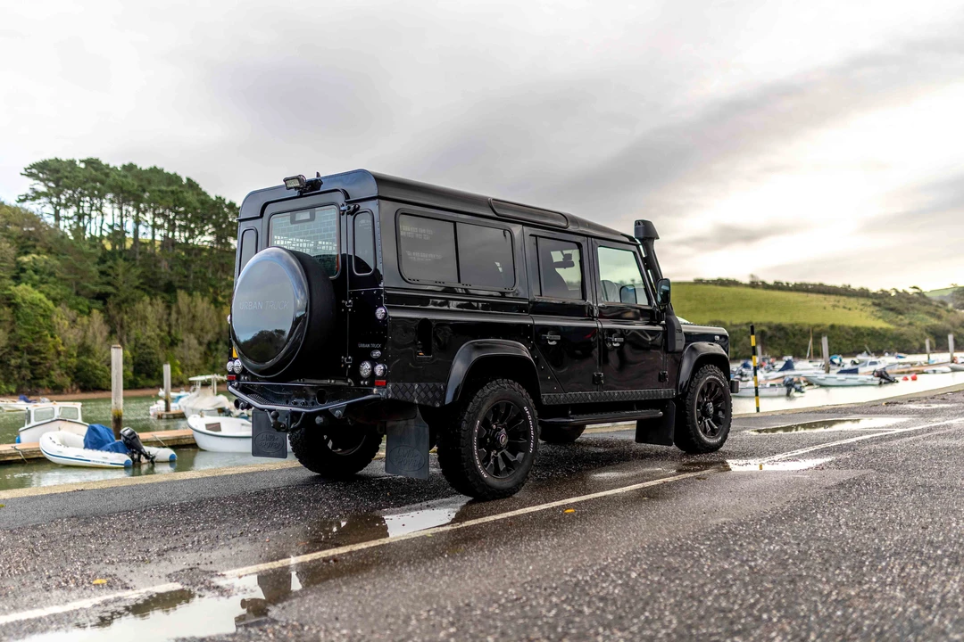 2015 Land Rover Defender 110 - Image 6 of 31