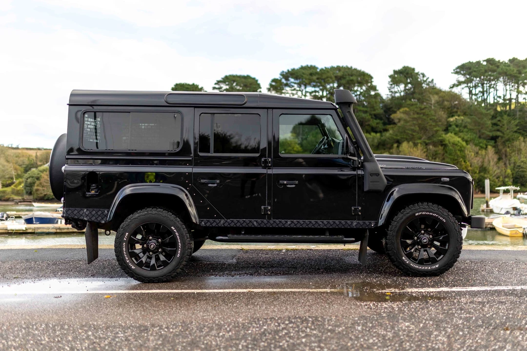 2015 Land Rover Defender 110 - Image 13 of 31