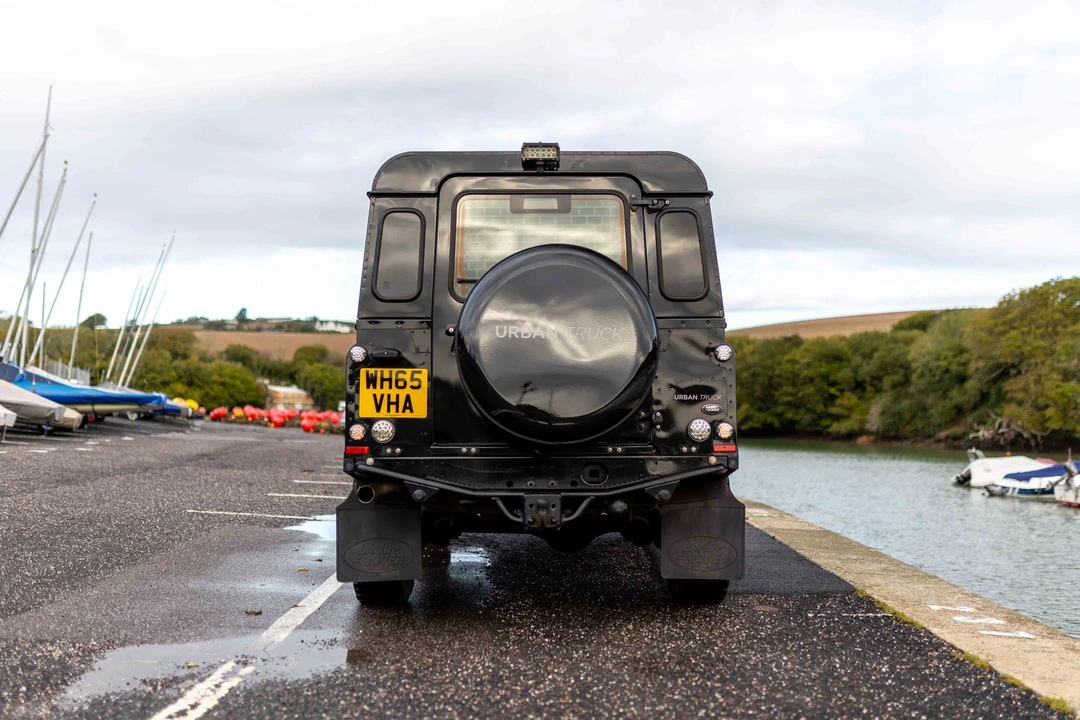 2015 Land Rover Defender 110 - Image 17 of 31