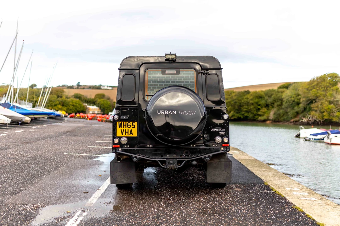 2015 Land Rover Defender 110 - Image 7 of 31