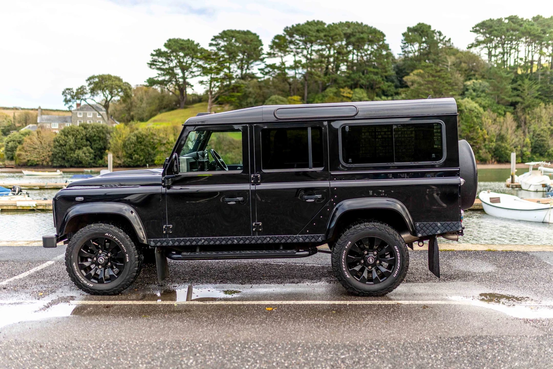 2015 Land Rover Defender 110 - Image 9 of 31