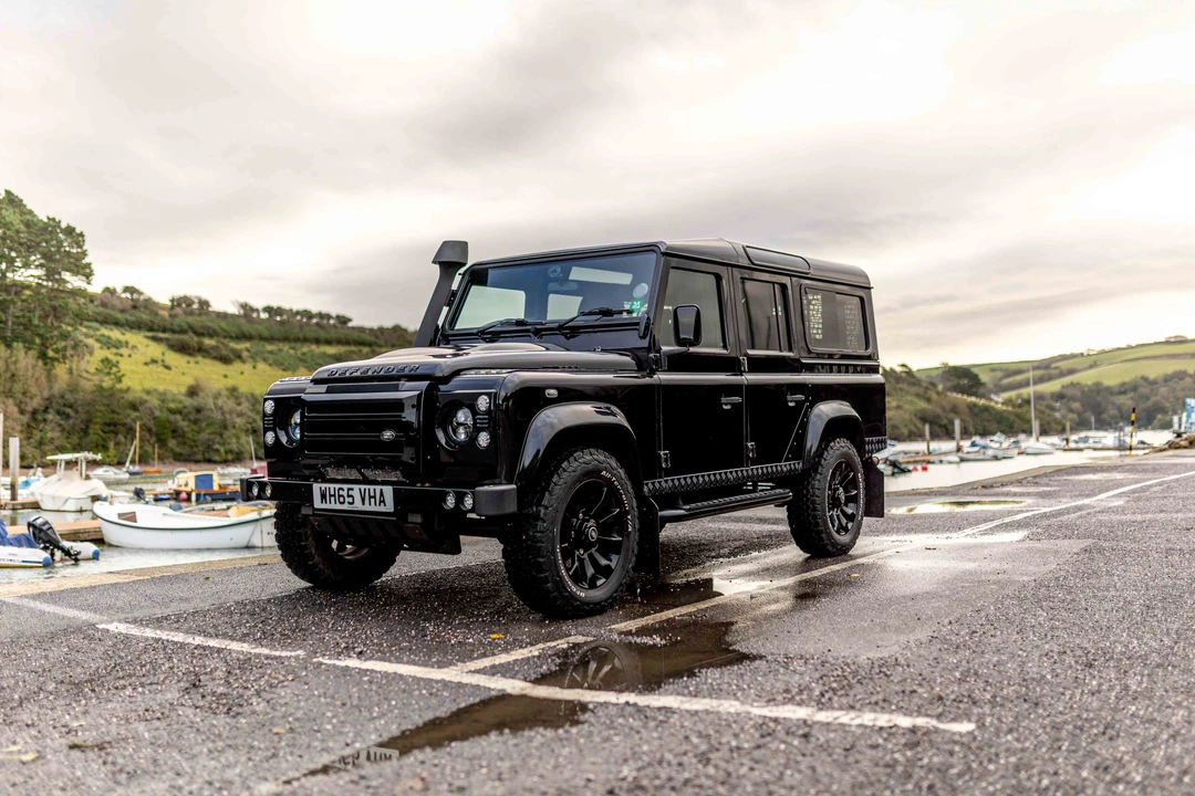 2015 Land Rover Defender 110 - Image 10 of 31