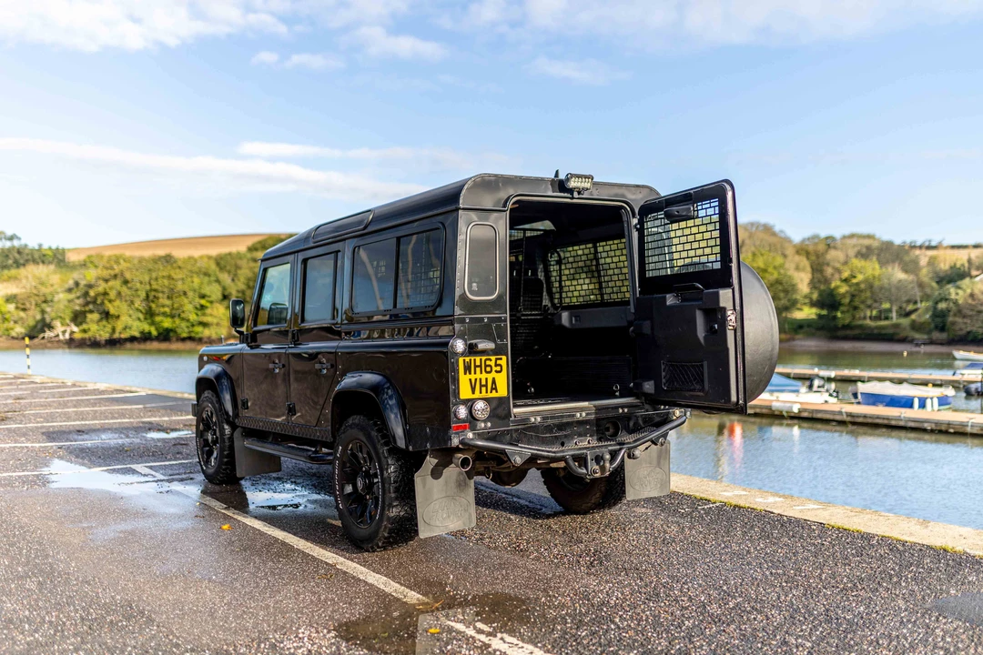 2015 Land Rover Defender 110 - Image 19 of 31