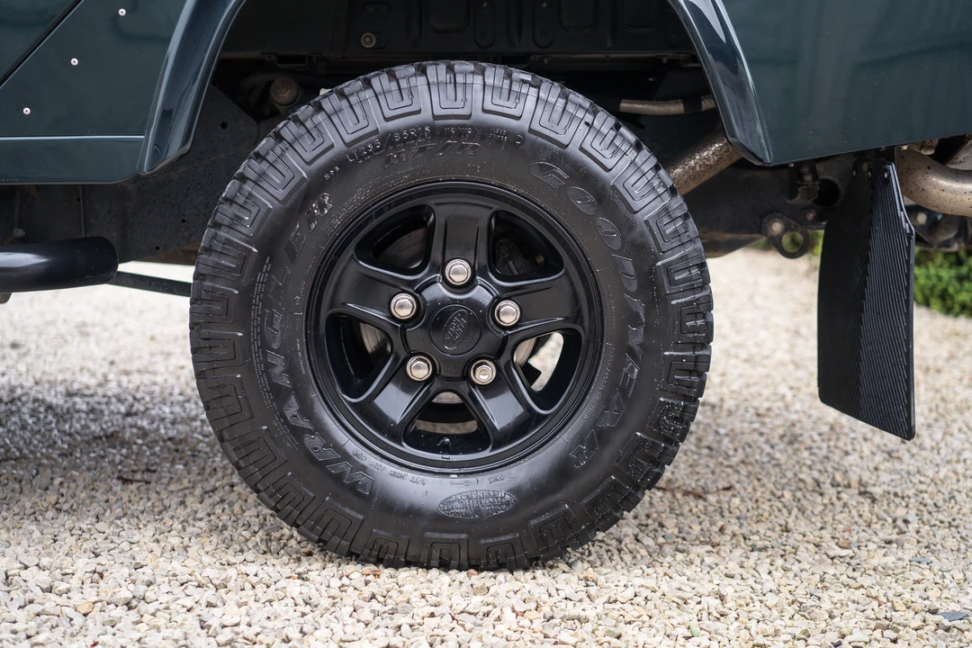 2015 Land Rover Defender 110 - Image 17 of 31