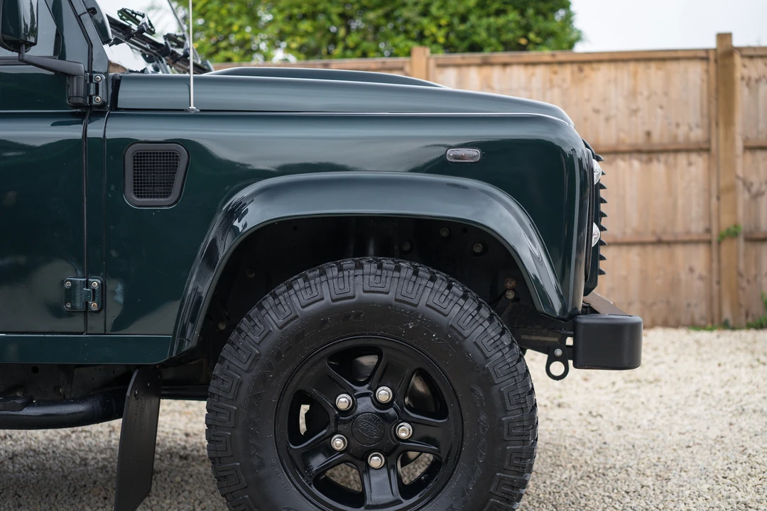 2015 Land Rover Defender 110 - Image 19 of 31
