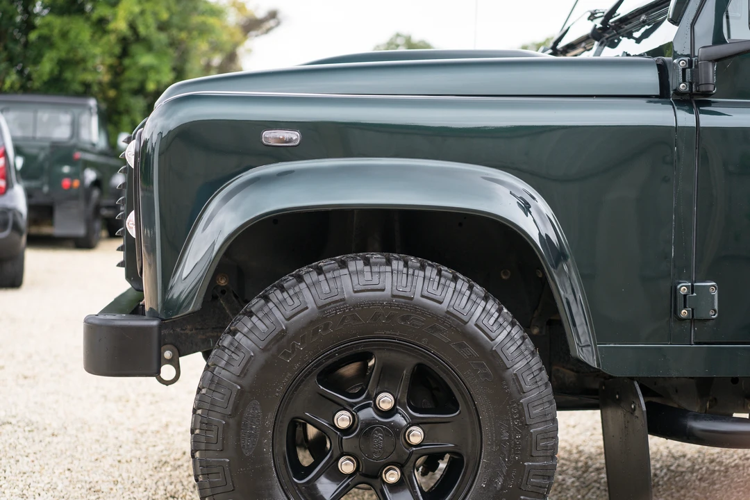 2015 Land Rover Defender 110 - Image 23 of 31