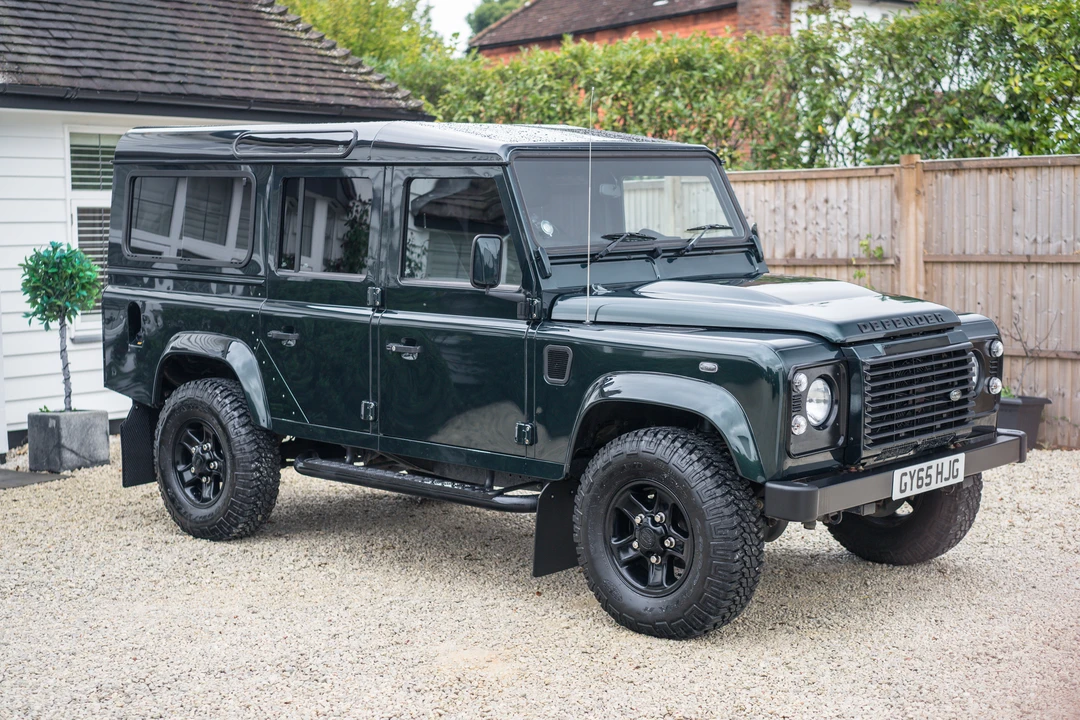 2015 Land Rover Defender 110 - Image 5 of 31