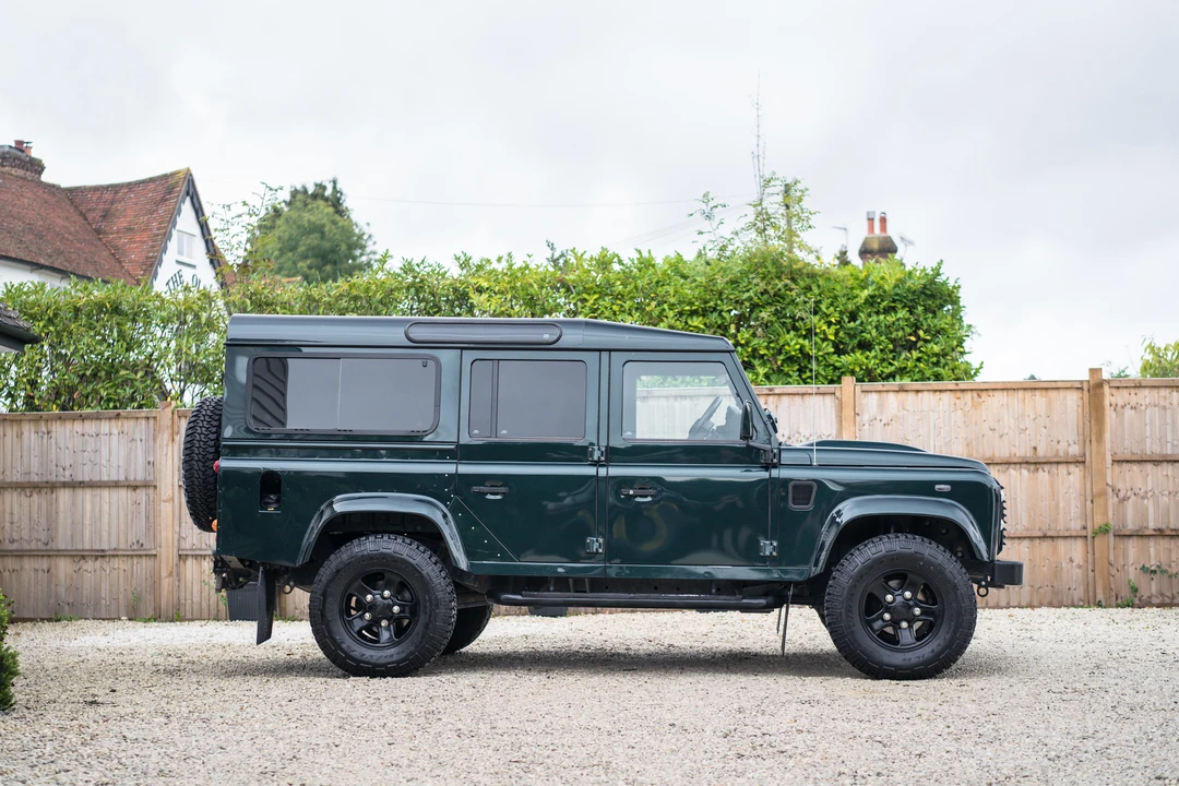 2015 Land Rover Defender 110 - Image 6 of 31