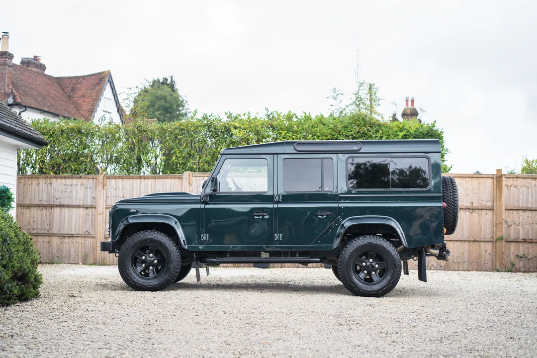 2015 Land Rover Defender 110 - Image 9 of 31