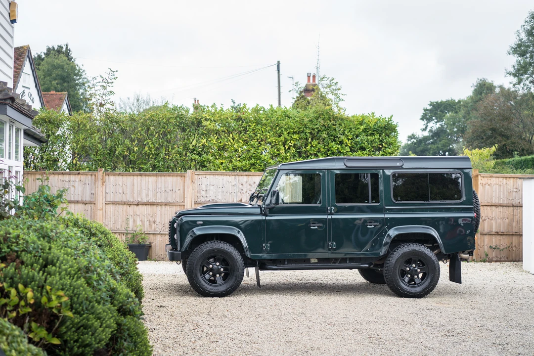 2015 Land Rover Defender 110 - Image 10 of 31