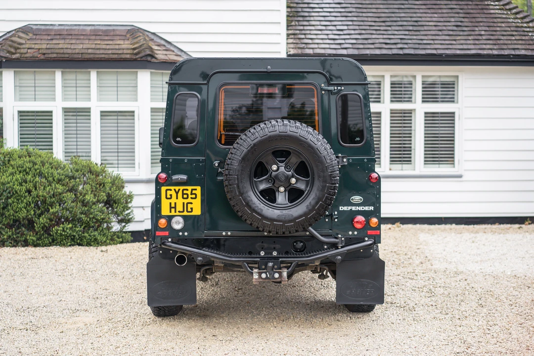 2015 Land Rover Defender 110 - Image 11 of 31