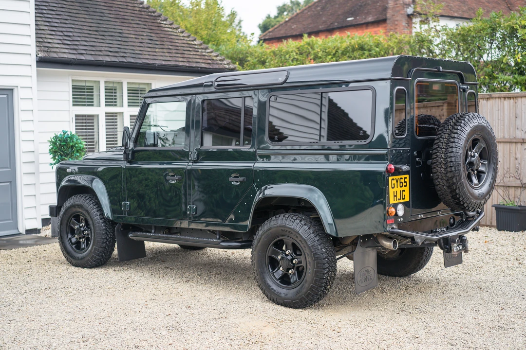 2015 Land Rover Defender 110 - Image 13 of 31