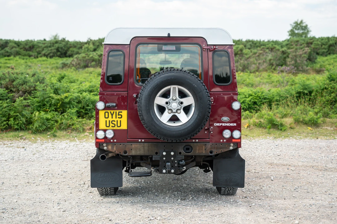 2015 Land Rover Defender 110 - Image 15 of 31