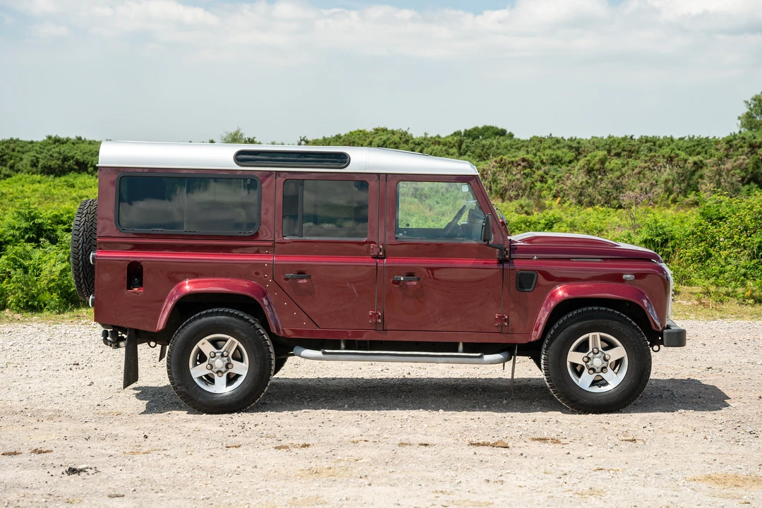 2015 Land Rover Defender 110 - Image 9 of 31