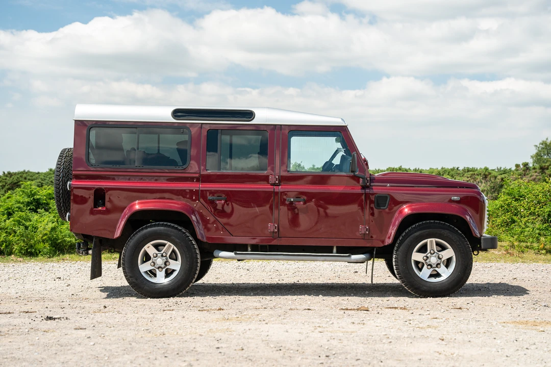 2015 Land Rover Defender 110 - Image 17 of 31