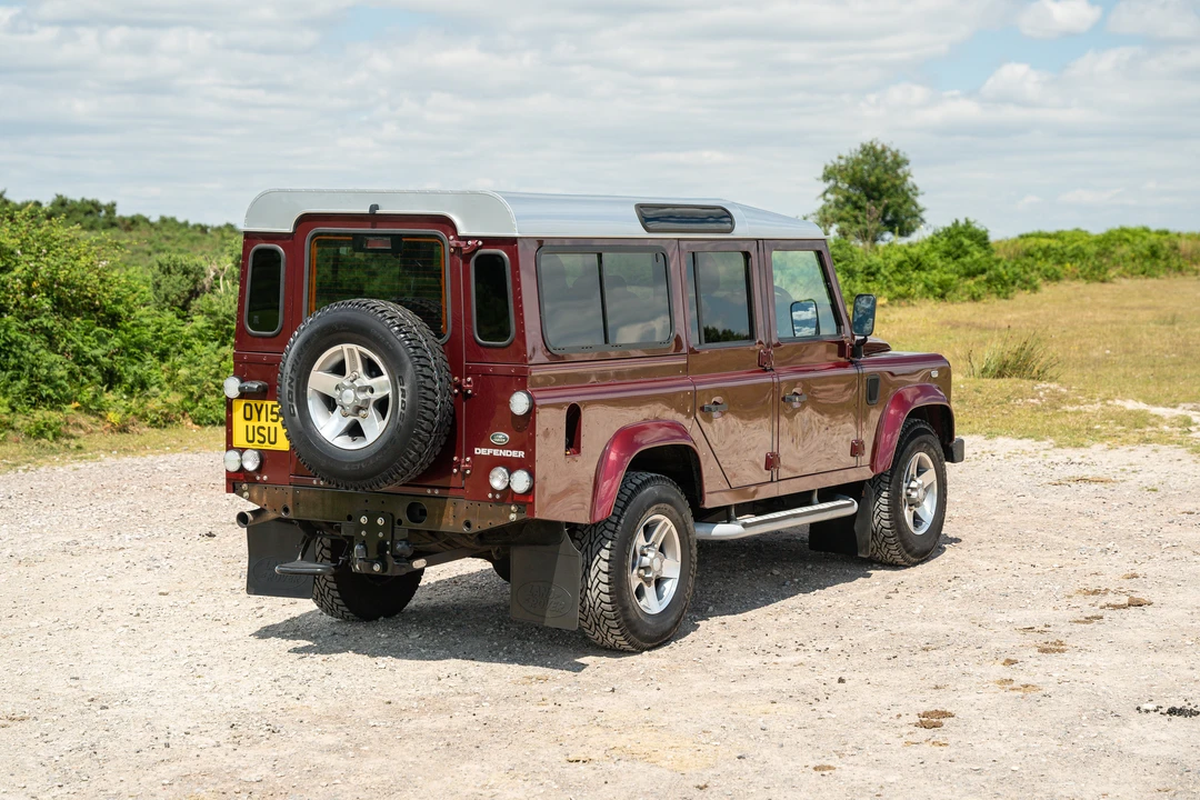 2015 Land Rover Defender 110 - Image 16 of 31