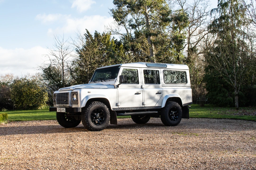 2015 Land Rover Defender 110 - Image 3 of 31