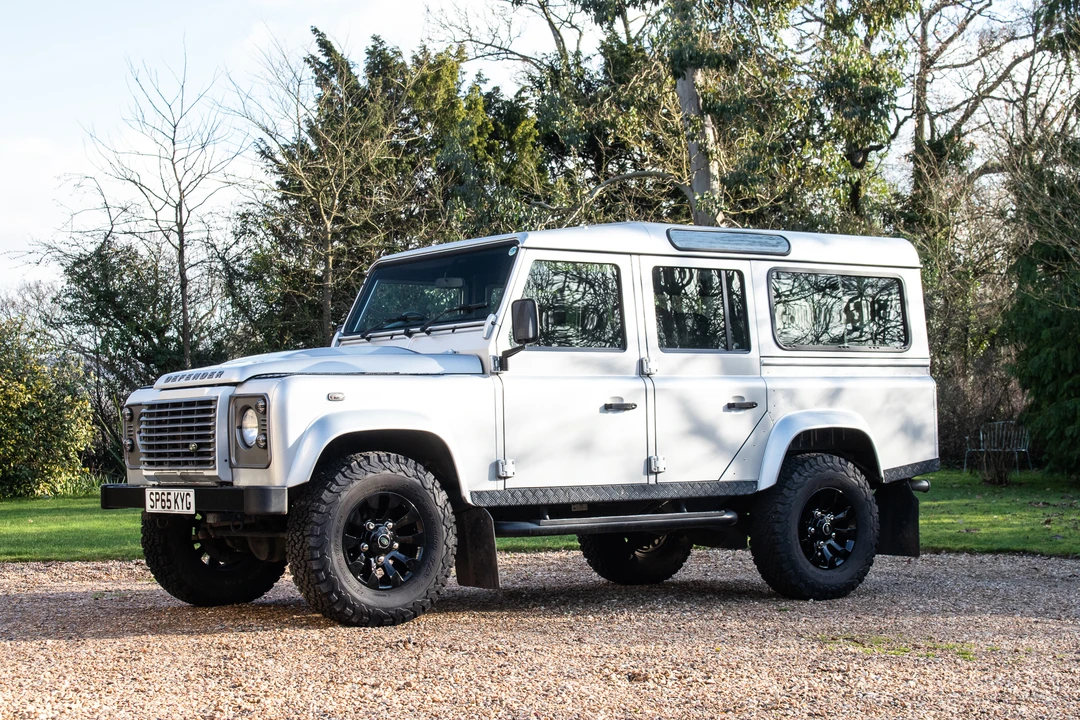 2015 Land Rover Defender 110 - Image 4 of 31
