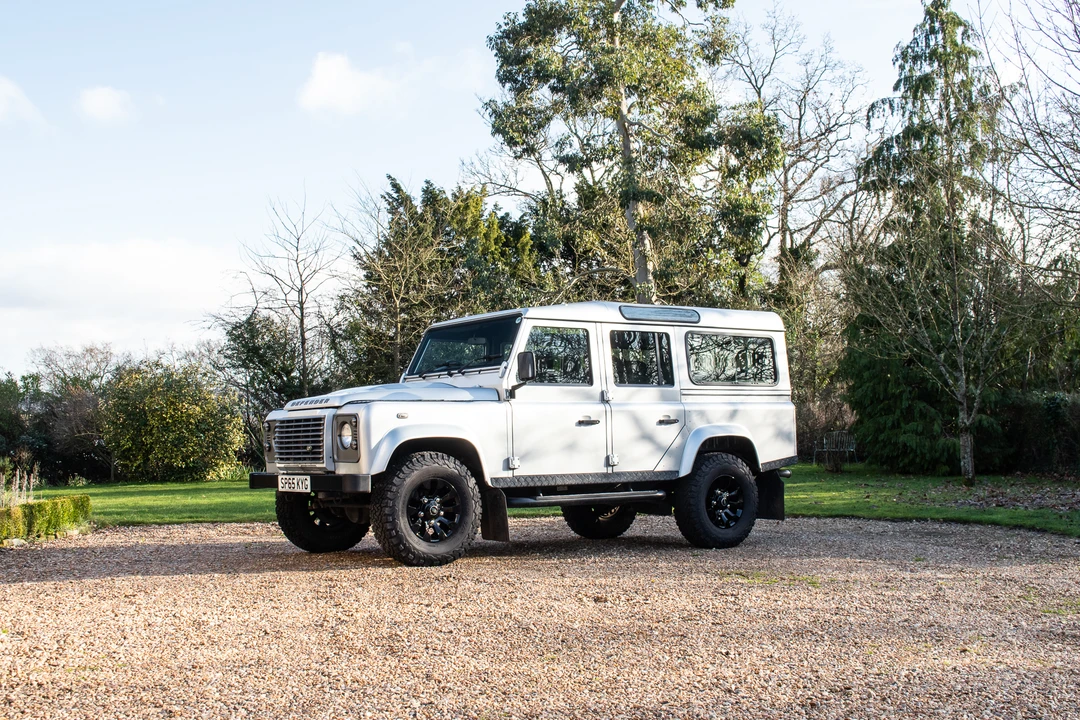 2015 Land Rover Defender 110 - Image 5 of 31