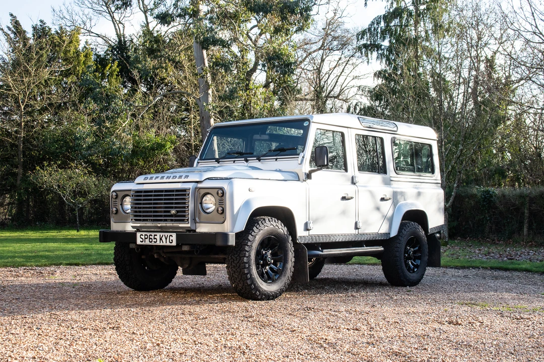 2015 Land Rover Defender 110 - Image 6 of 31