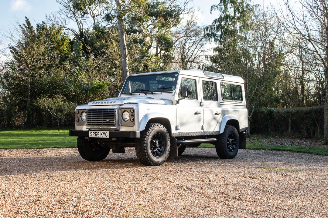 2015 Land Rover Defender 110 - Image 8 of 31