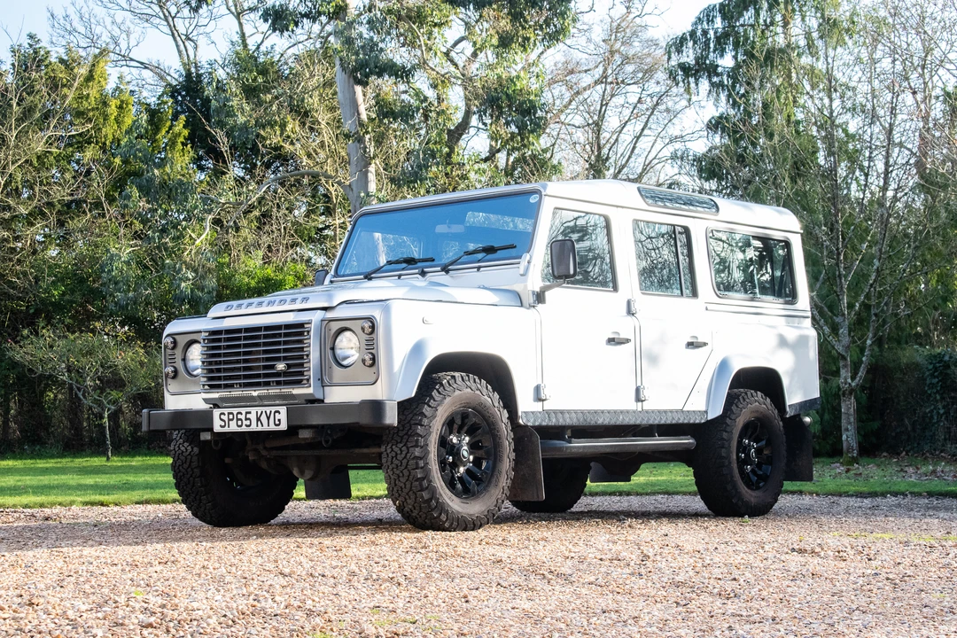2015 Land Rover Defender 110 - Image 9 of 31