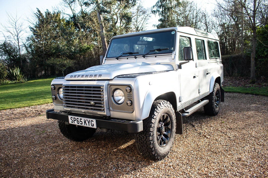 2015 Land Rover Defender 110 - Image 11 of 31