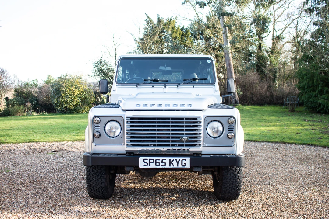 2015 Land Rover Defender 110 - Image 13 of 31
