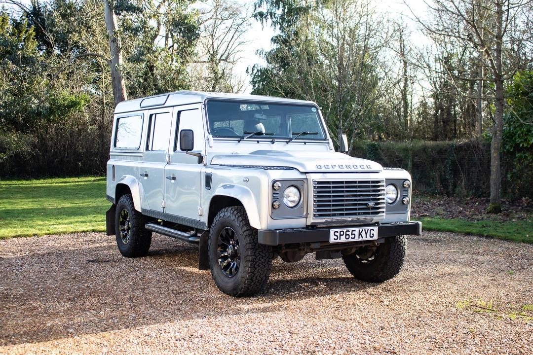 2015 Land Rover Defender 110 - Image 15 of 31