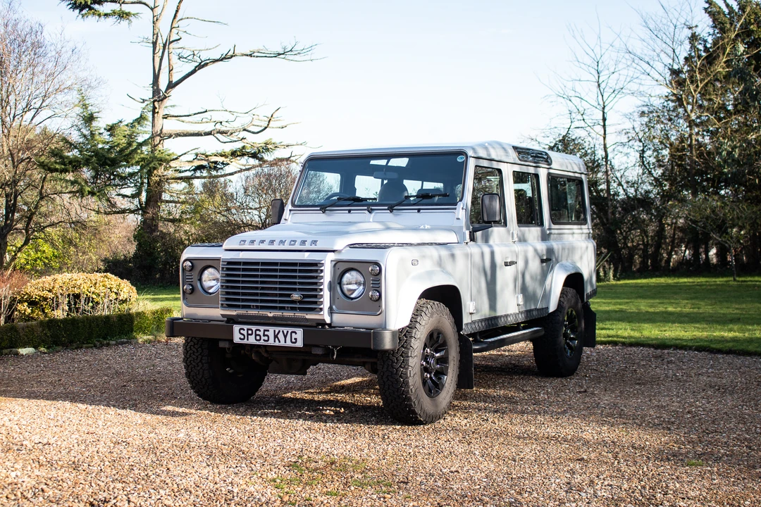 2015 Land Rover Defender 110 - Image 10 of 31