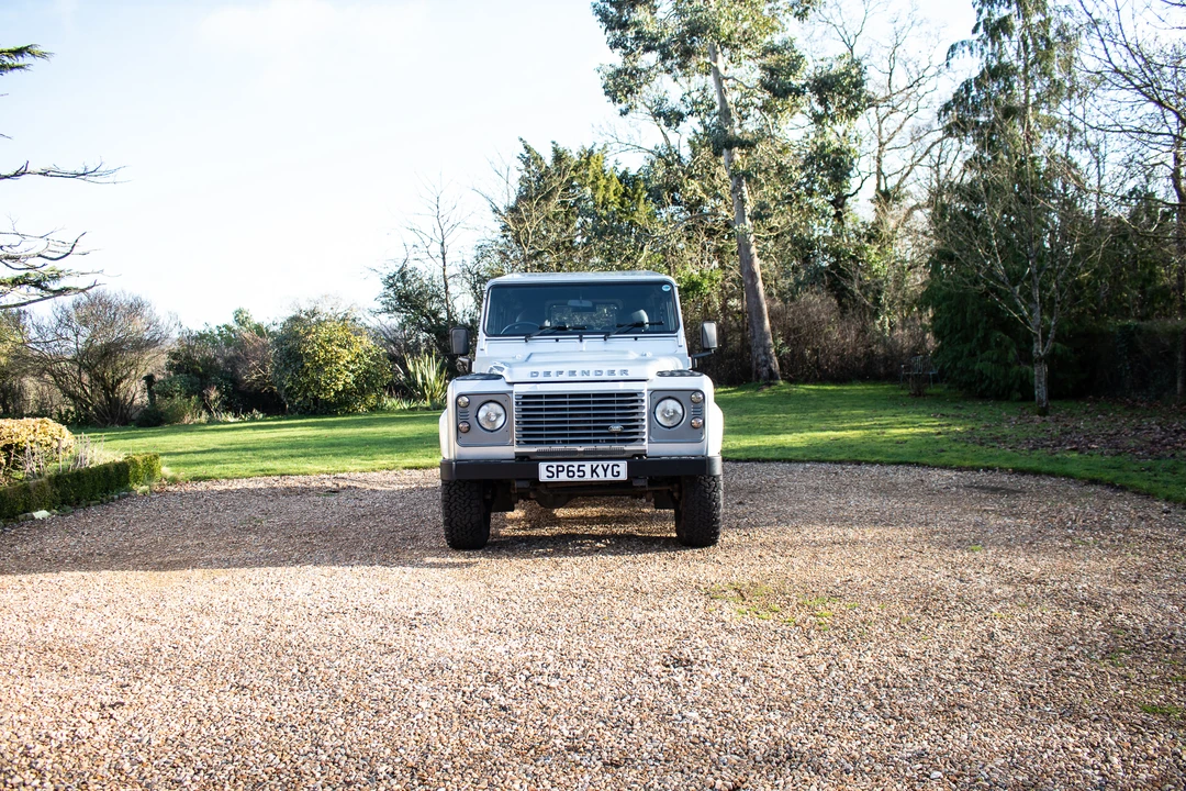 2015 Land Rover Defender 110 - Image 14 of 31