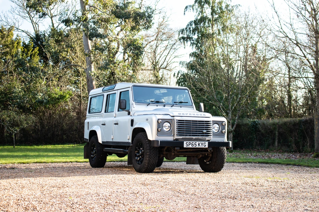 2015 Land Rover Defender 110 - Image 16 of 31