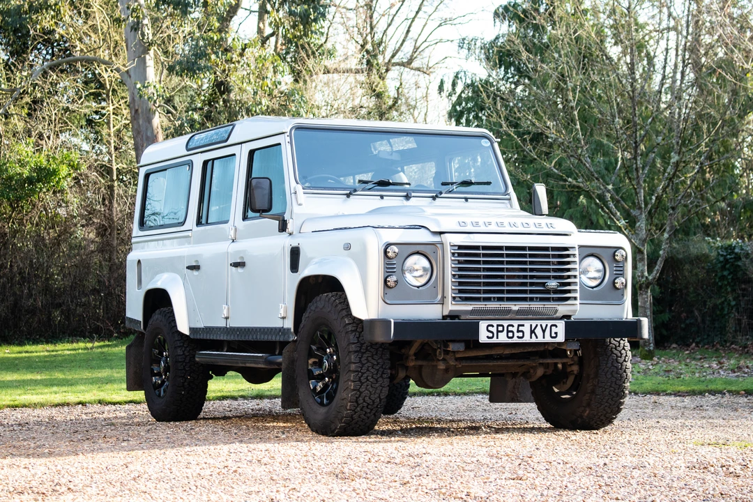 2015 Land Rover Defender 110 - Image 17 of 31