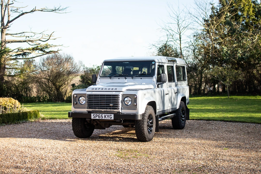 2015 Land Rover Defender 110 - Image 12 of 31
