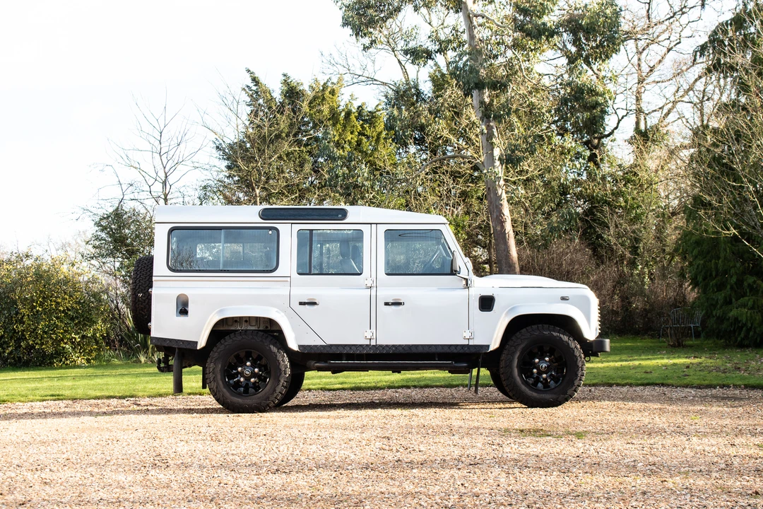 2015 Land Rover Defender 110 - Image 24 of 31