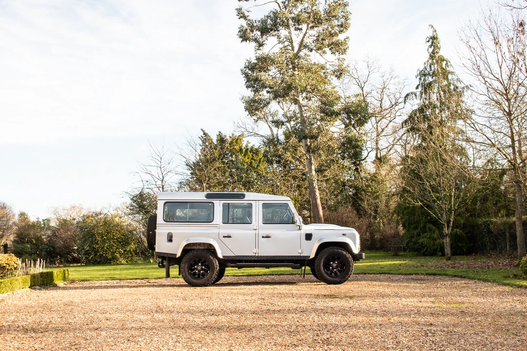 2015 Land Rover Defender 110 - Image 25 of 31