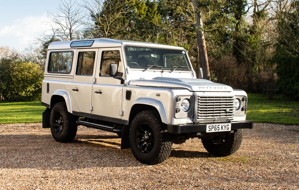 2015 Land Rover Defender 110 - Image 2 of 31