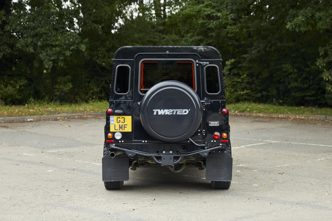 2015 Land Rover Defender 110 - Image 7 of 31