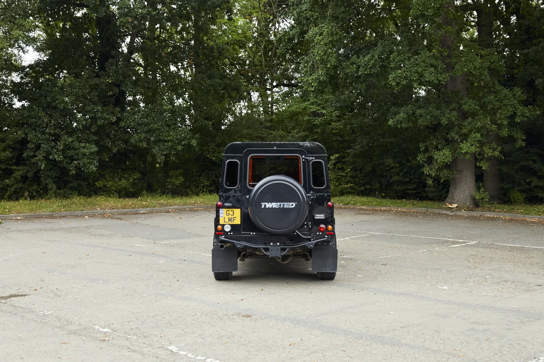 2015 Land Rover Defender 110 - Image 15 of 31