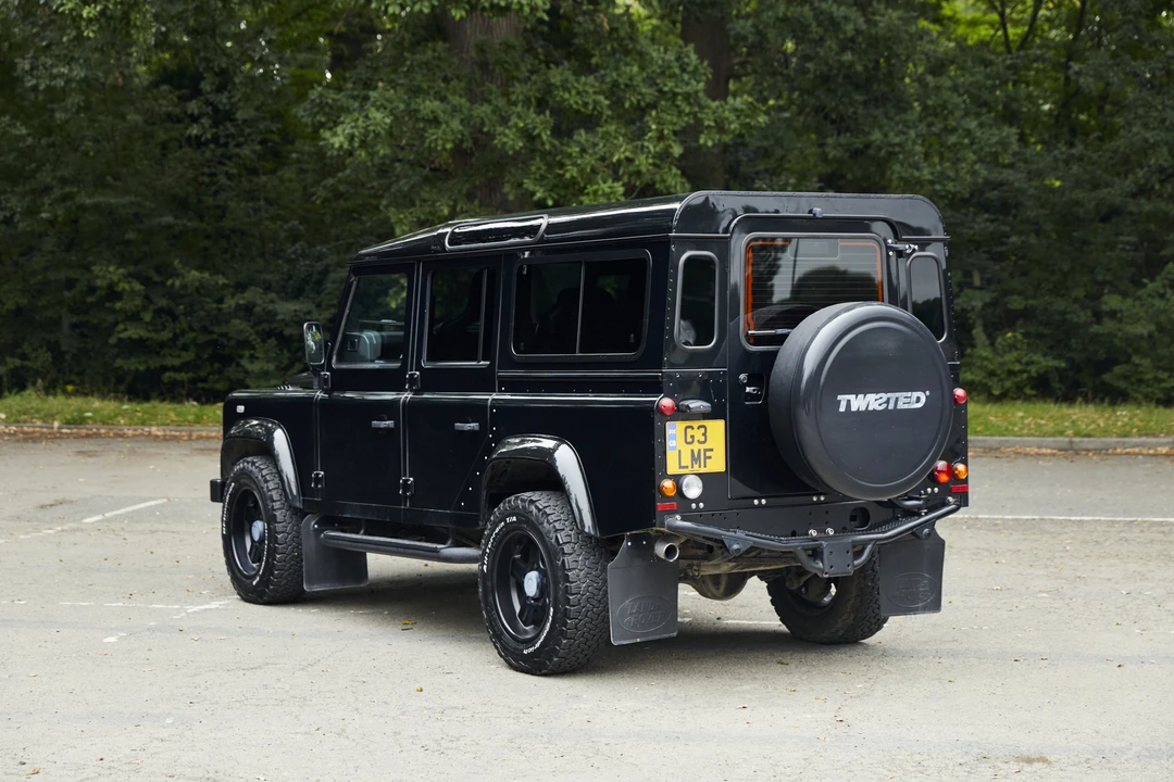2015 Land Rover Defender 110 - Image 6 of 31