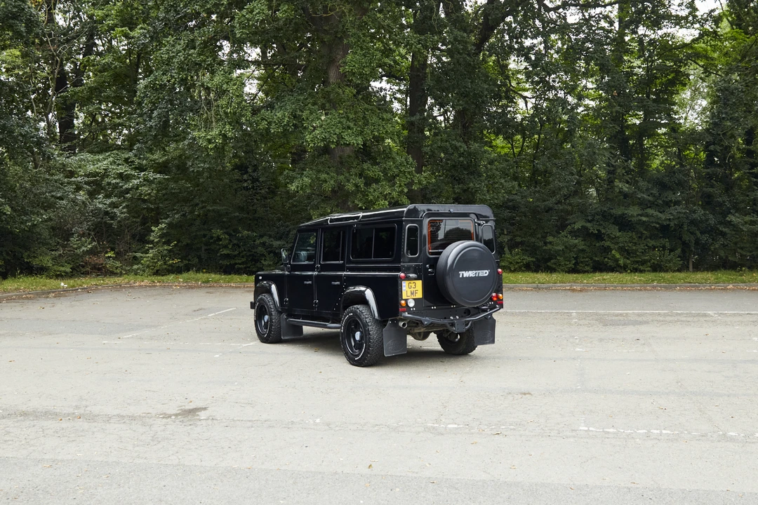 2015 Land Rover Defender 110 - Image 14 of 31