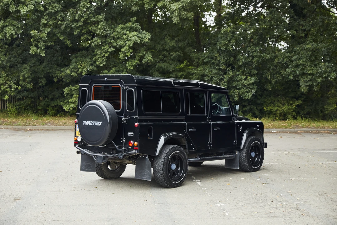 2015 Land Rover Defender 110 - Image 8 of 31