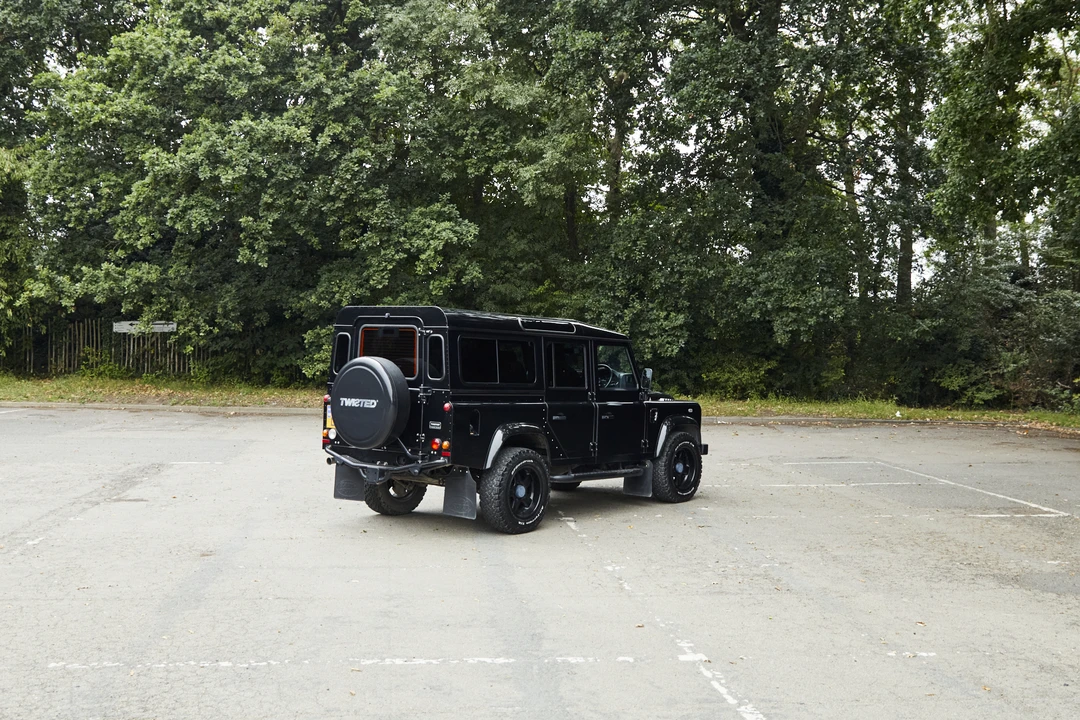 2015 Land Rover Defender 110 - Image 16 of 31