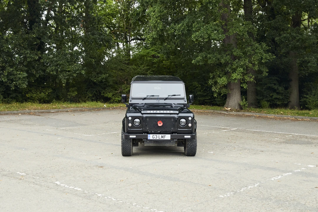2015 Land Rover Defender 110 - Image 11 of 31