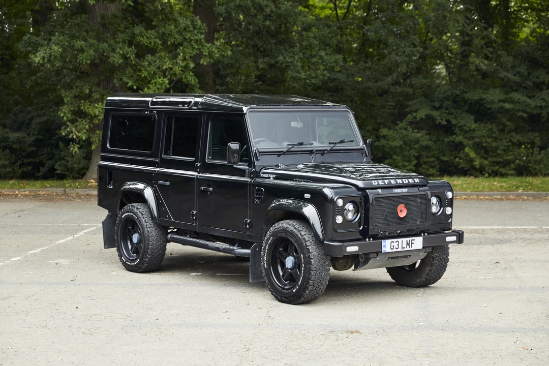 2015 Land Rover Defender 110 - Image 10 of 31