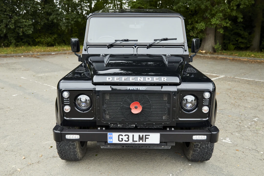 2015 Land Rover Defender 110 - Image 19 of 31