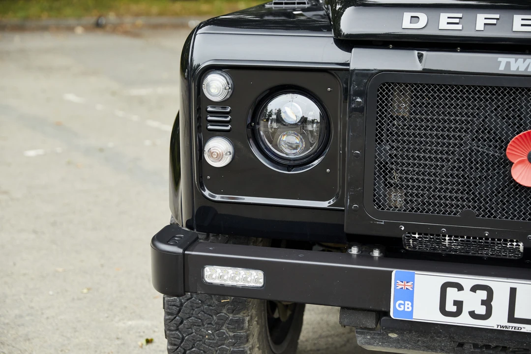 2015 Land Rover Defender 110 - Image 20 of 31